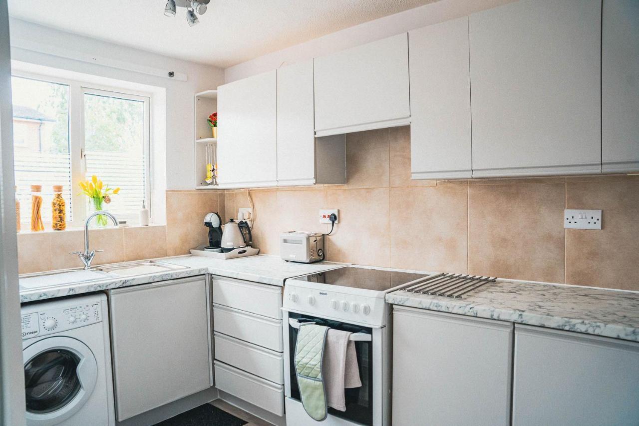 2 Bed House, Sleeps 6, Dog Friendly, Close To A14 M11, With Garden & Parking Long Stay Work Contractor Leisure, Jade CBG Exterior photo