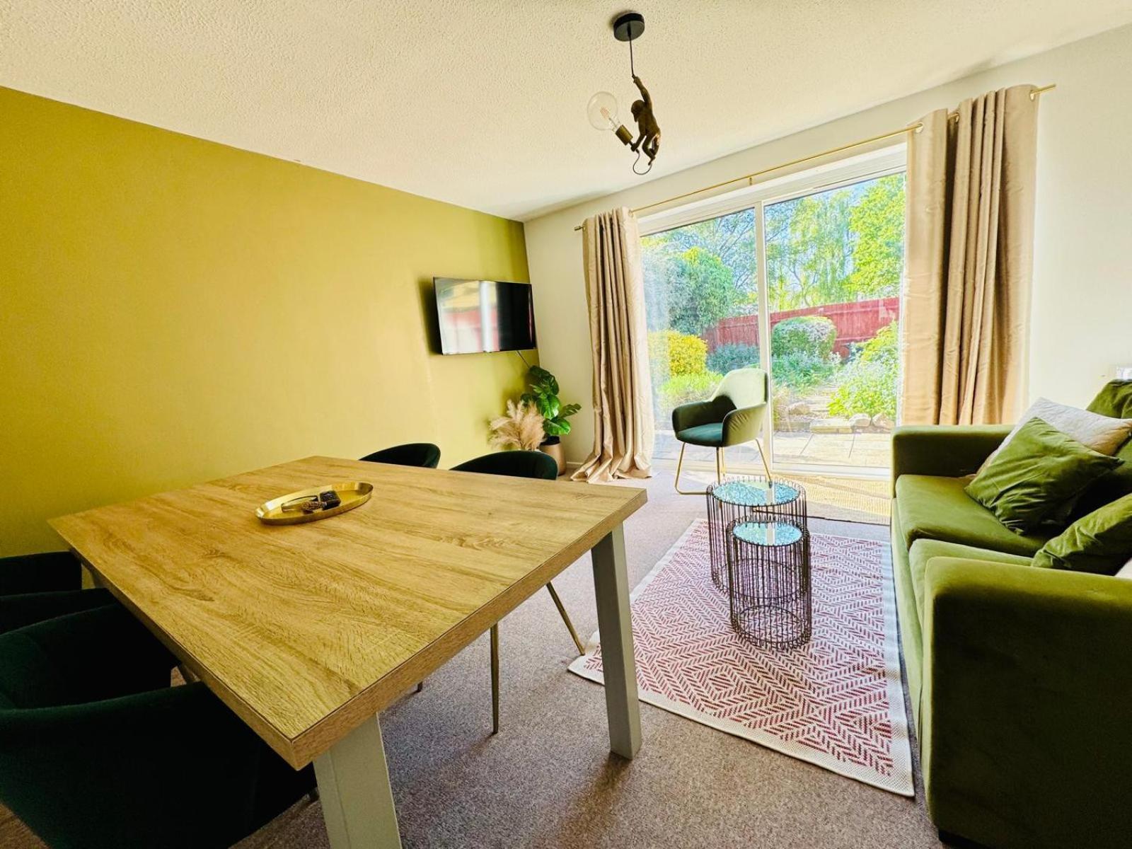 2 Bed House, Sleeps 6, Dog Friendly, Close To A14 M11, With Garden & Parking Long Stay Work Contractor Leisure, Jade CBG Exterior photo