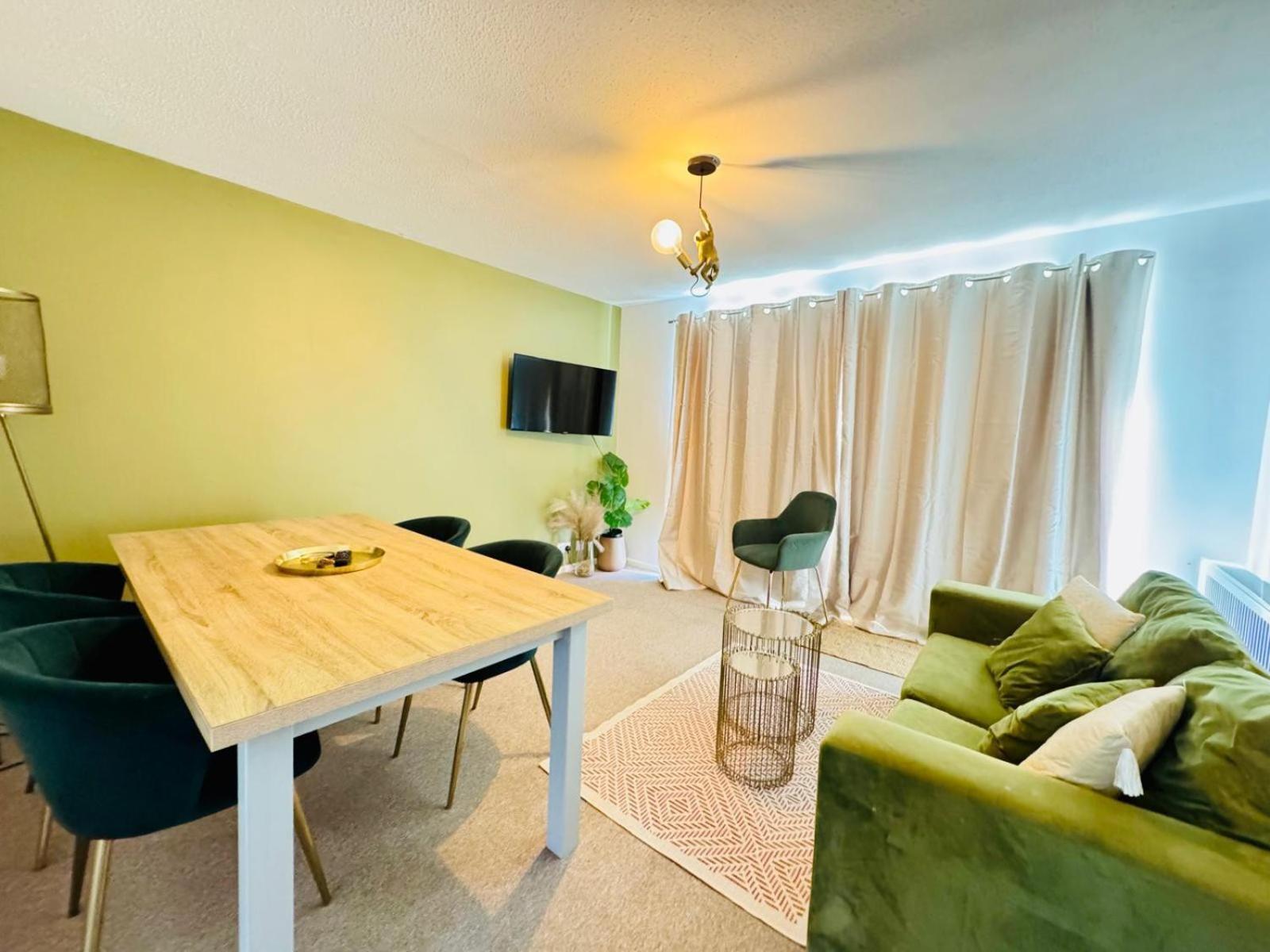2 Bed House, Sleeps 6, Dog Friendly, Close To A14 M11, With Garden & Parking Long Stay Work Contractor Leisure, Jade CBG Exterior photo