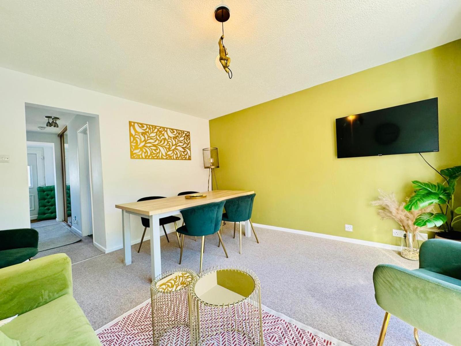 2 Bed House, Sleeps 6, Dog Friendly, Close To A14 M11, With Garden & Parking Long Stay Work Contractor Leisure, Jade CBG Exterior photo