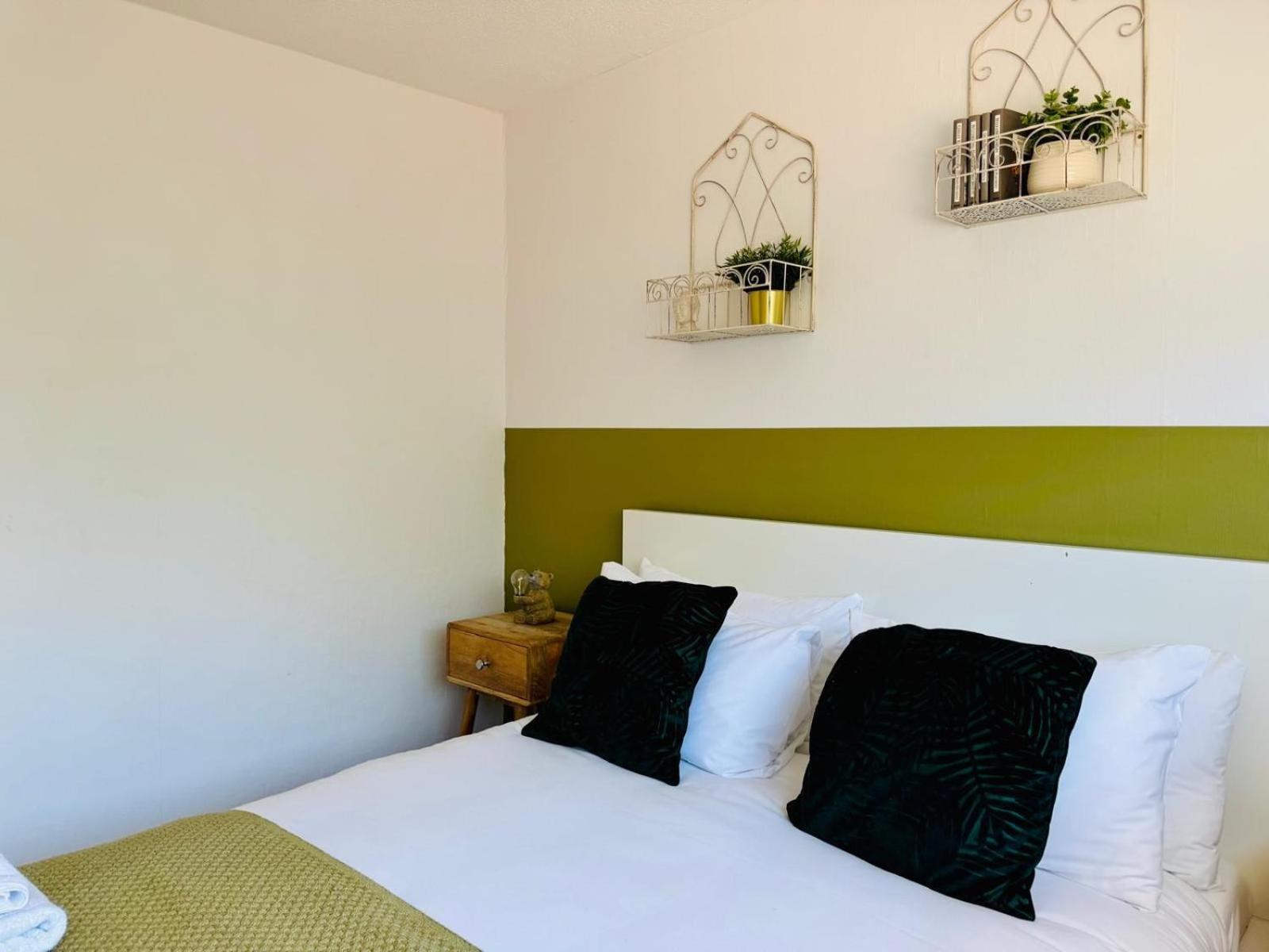 2 Bed House, Sleeps 6, Dog Friendly, Close To A14 M11, With Garden & Parking Long Stay Work Contractor Leisure, Jade CBG Exterior photo