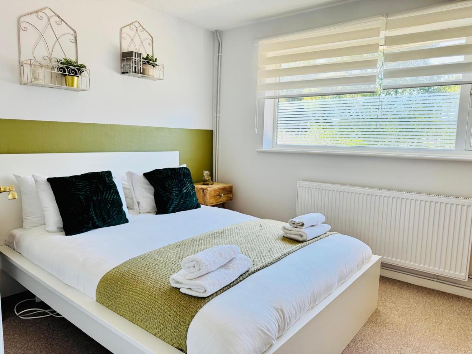 2 Bed House, Sleeps 6, Dog Friendly, Close To A14 M11, With Garden & Parking Long Stay Work Contractor Leisure, Jade CBG Exterior photo