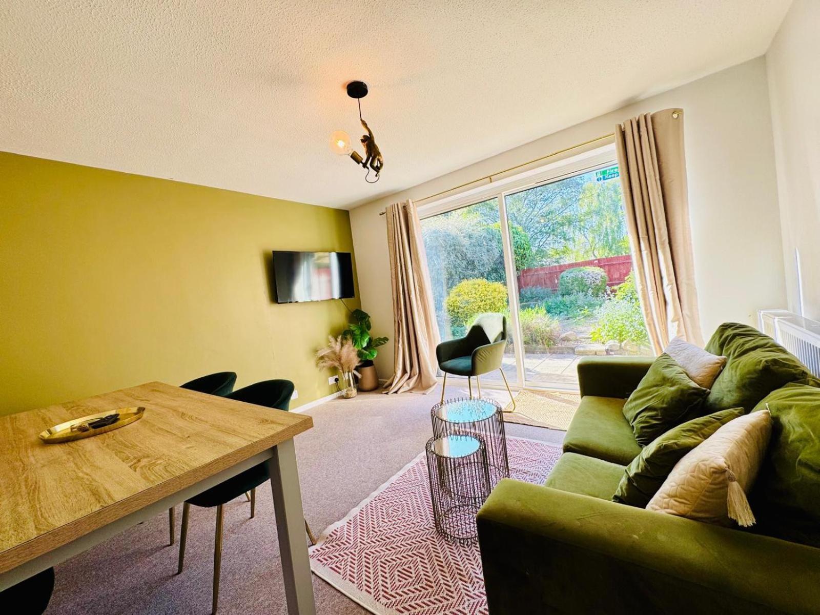 2 Bed House, Sleeps 6, Dog Friendly, Close To A14 M11, With Garden & Parking Long Stay Work Contractor Leisure, Jade CBG Exterior photo
