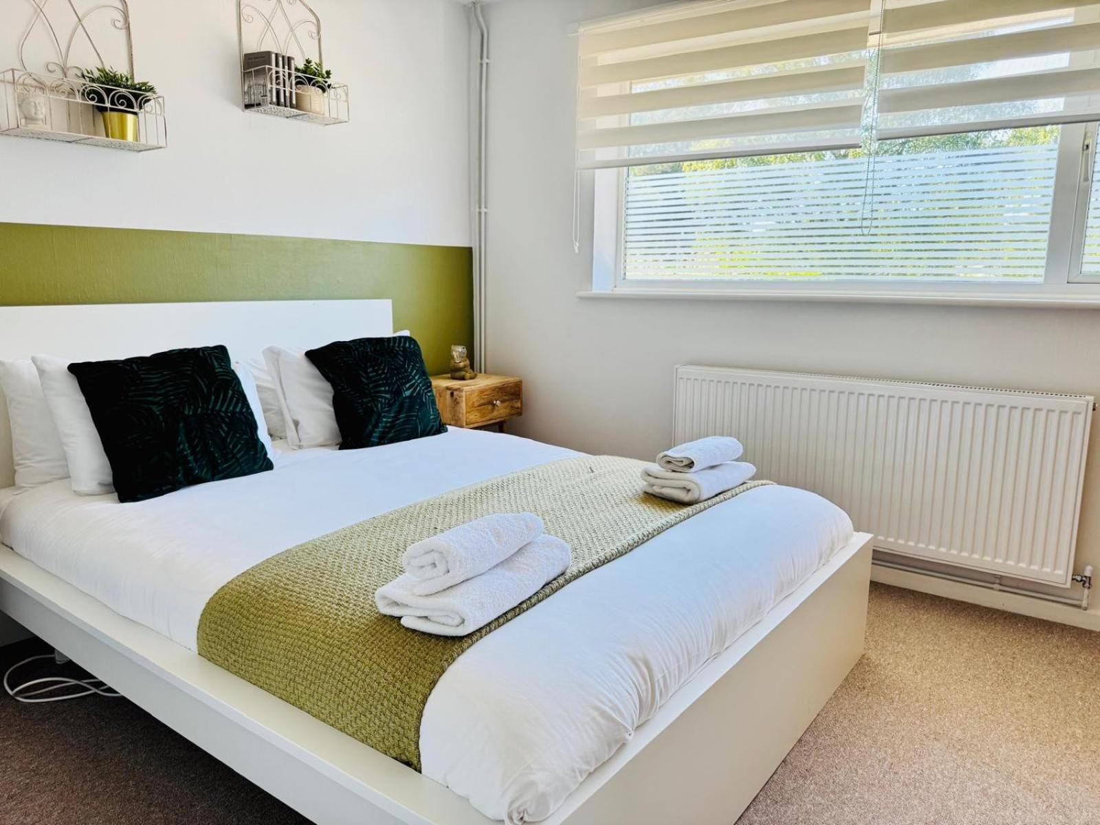 2 Bed House, Sleeps 6, Dog Friendly, Close To A14 M11, With Garden & Parking Long Stay Work Contractor Leisure, Jade CBG Exterior photo