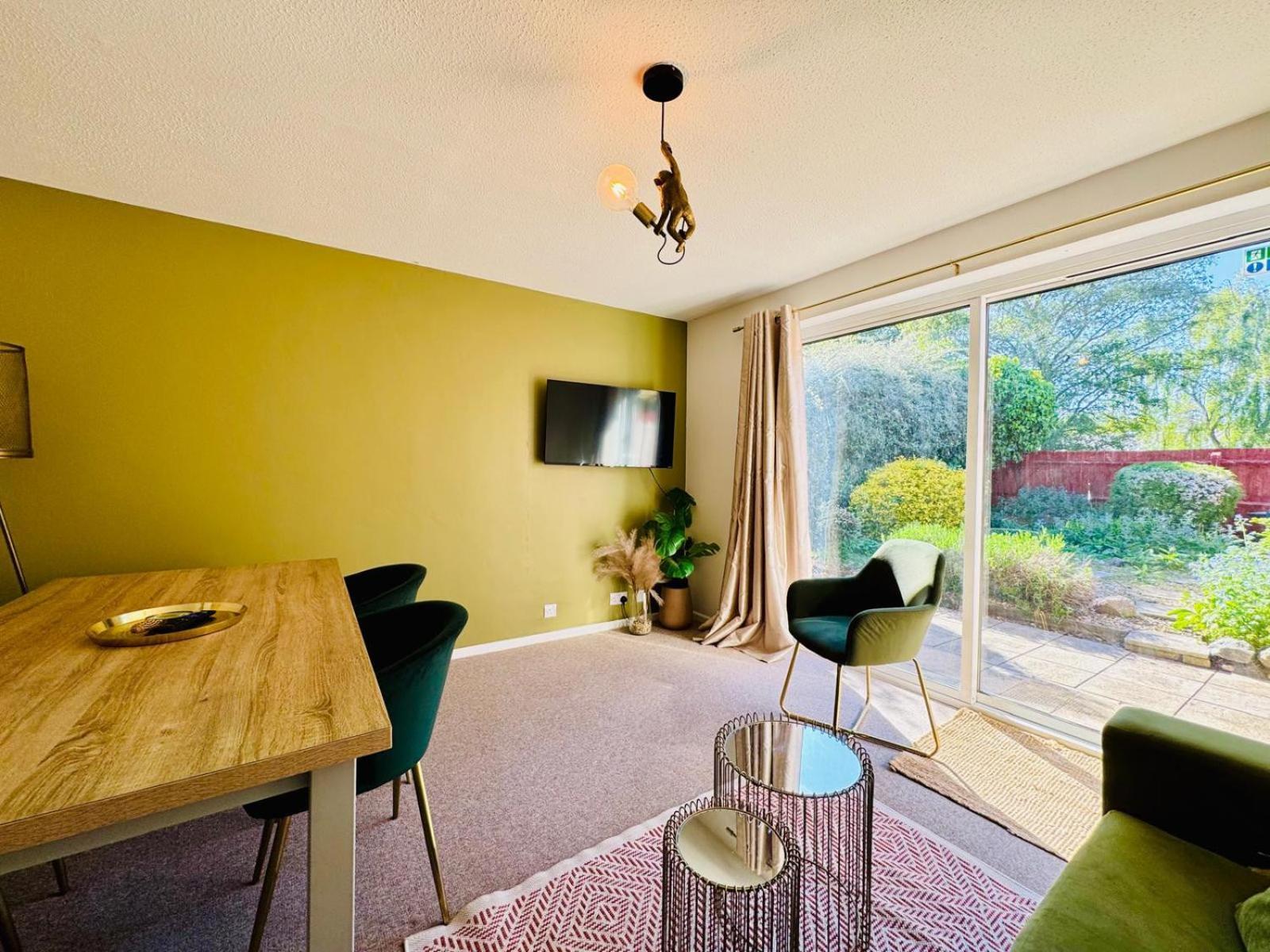 2 Bed House, Sleeps 6, Dog Friendly, Close To A14 M11, With Garden & Parking Long Stay Work Contractor Leisure, Jade CBG Exterior photo