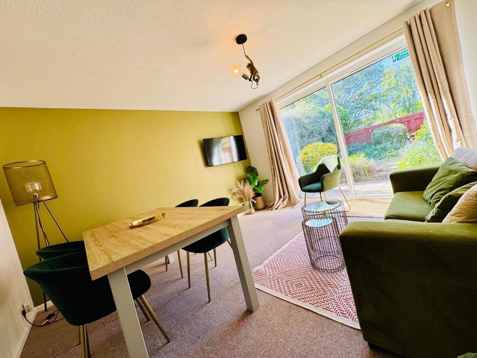 2 Bed House, Sleeps 6, Dog Friendly, Close To A14 M11, With Garden & Parking Long Stay Work Contractor Leisure, Jade CBG Exterior photo