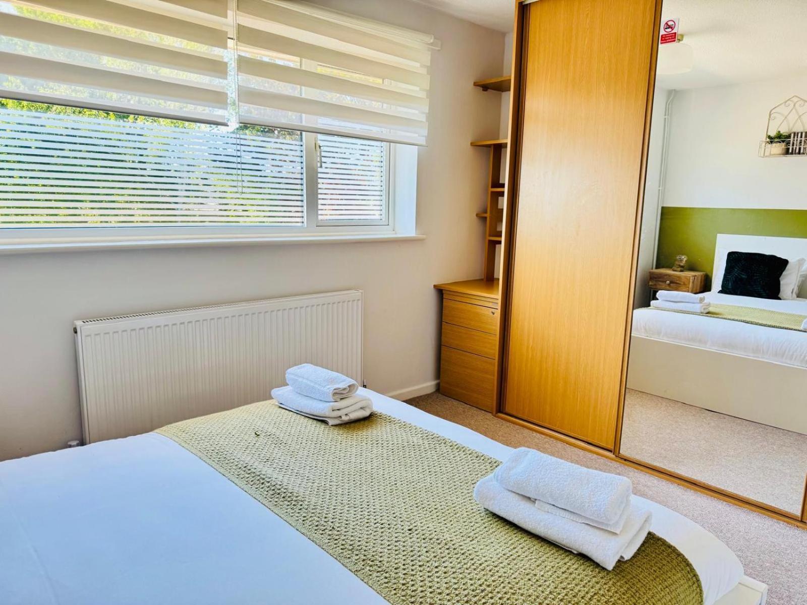 2 Bed House, Sleeps 6, Dog Friendly, Close To A14 M11, With Garden & Parking Long Stay Work Contractor Leisure, Jade CBG Exterior photo